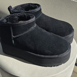 *LIKE NEW* UGG Classic Ultra Mini Platform- size 9